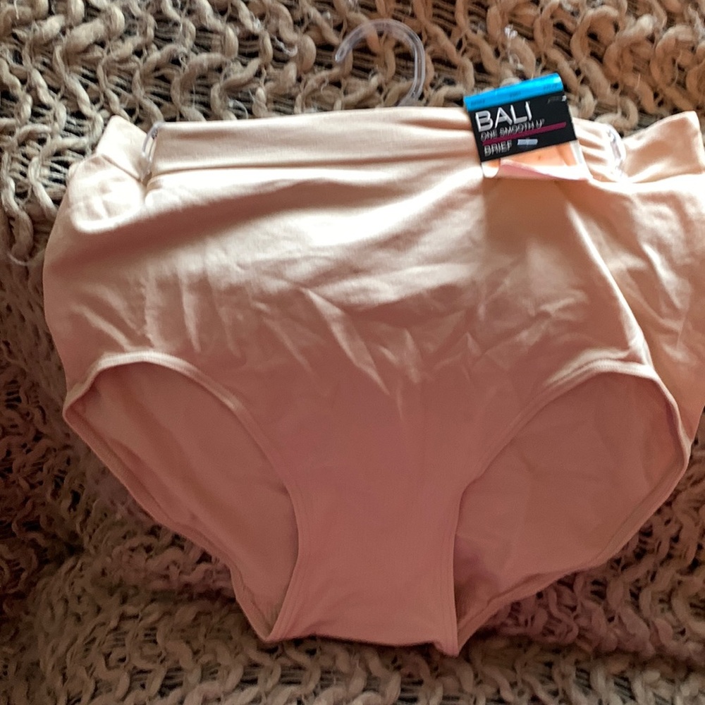 Bali one smooth u brief NEW